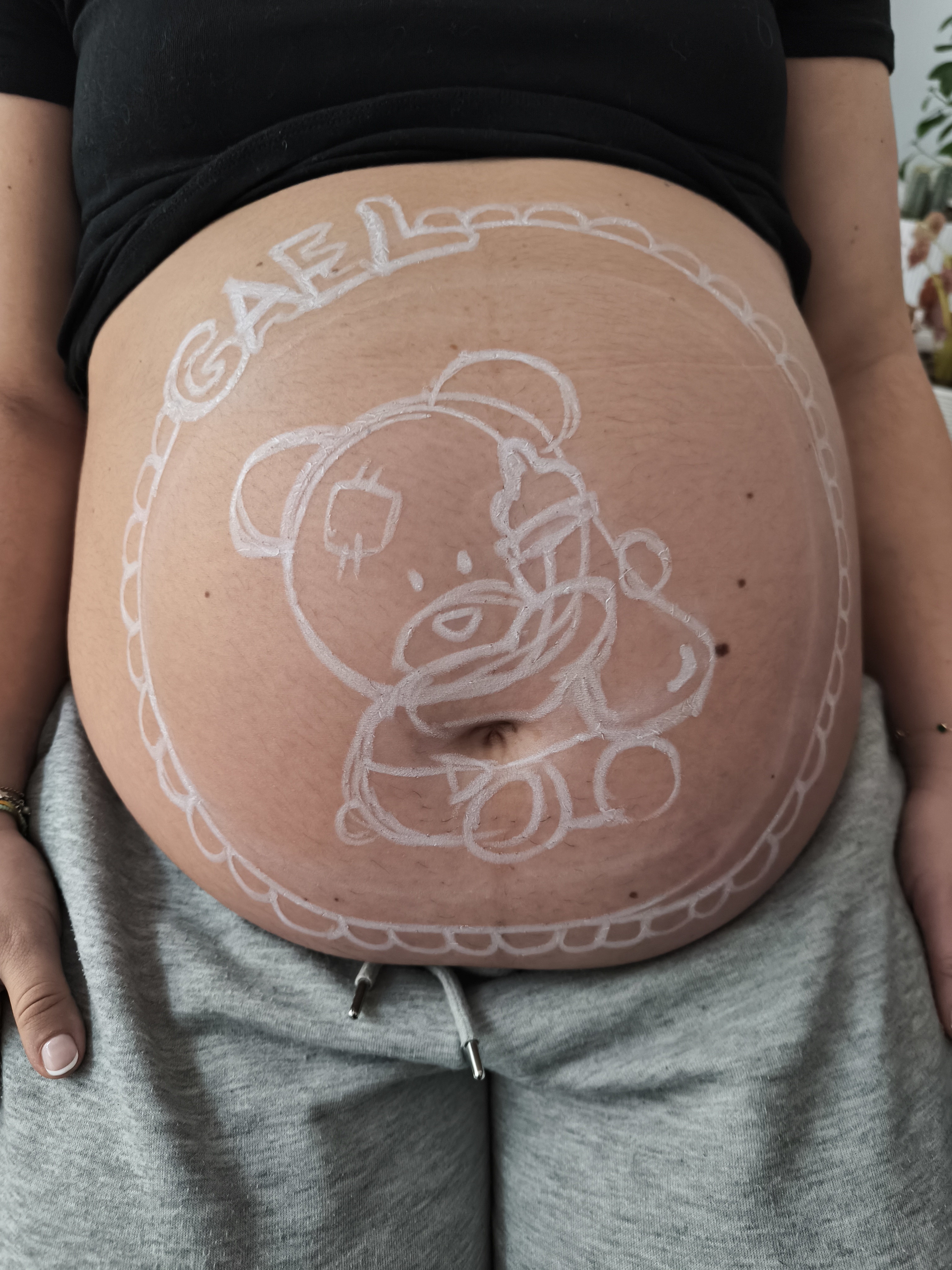 Body painting · Ilustración sobre embarazo — Antes