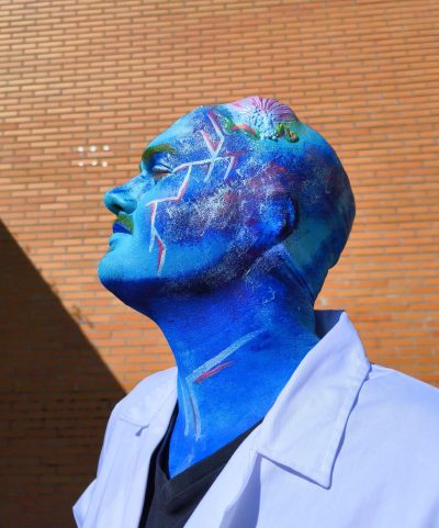 Dr. Neptor: retrato frontal del personaje con maquillaje de caracterización