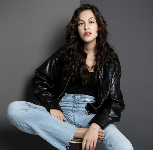Book actoral — Carla León